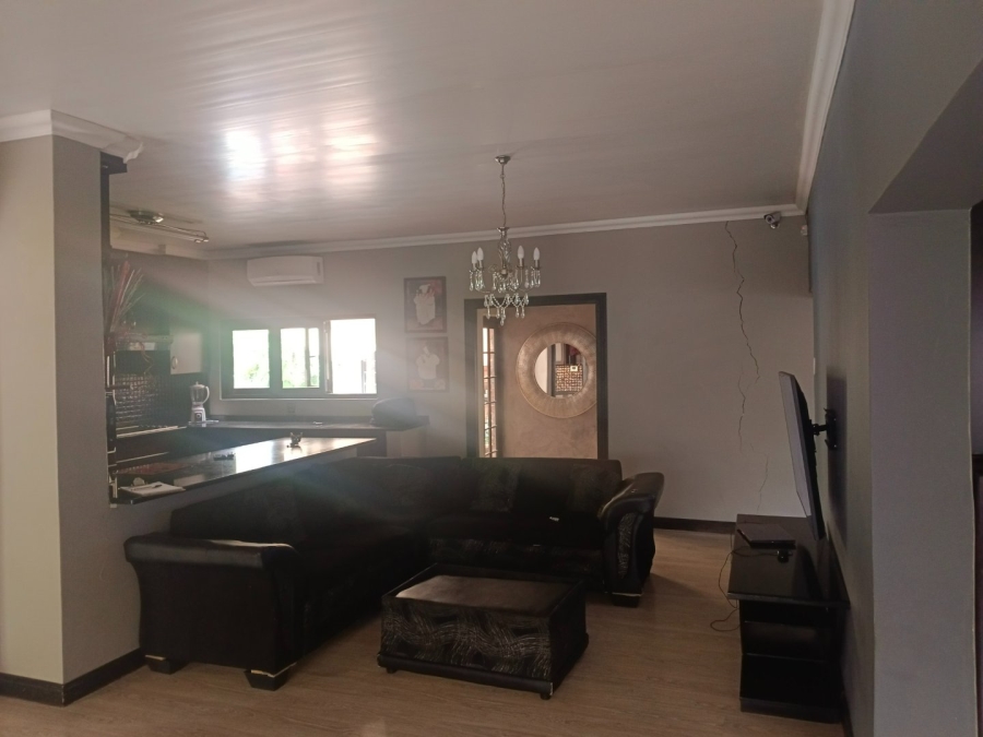 To Let 4 Bedroom Property for Rent in Riebeeckstad Free State